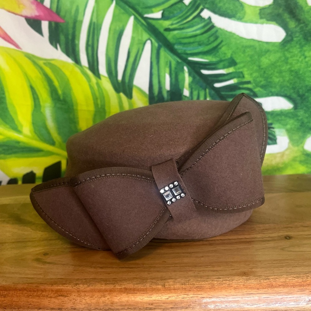 Vintage Sylvia New York Doeskin 100% Wool Felt Mocha Brown Rhinestone Bow Hat